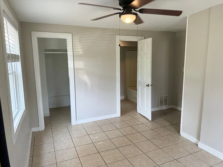 408 W Grove Ave #B — Photo 23