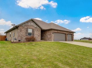 207 E Willow St, Clever, MO 65631