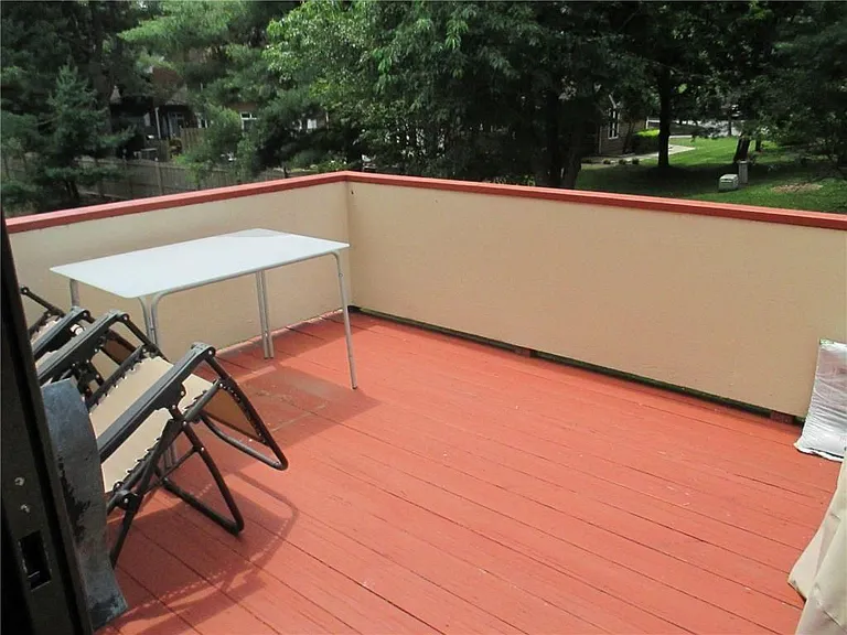 74 Park Gate Dr — Photo 1