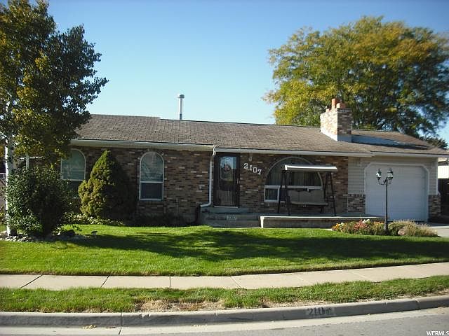 1st image of 2107 W Arthur Dr