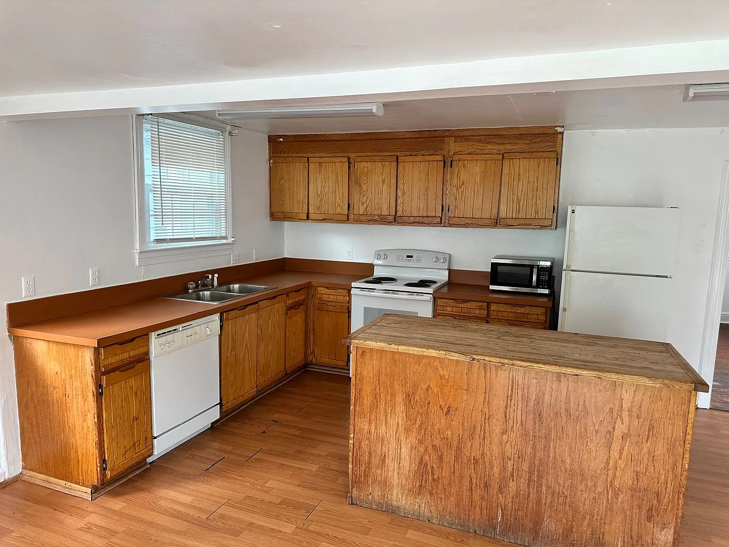 Unit for rent off of Griffin Avenue! Available 7/15/2026 — Photo 2