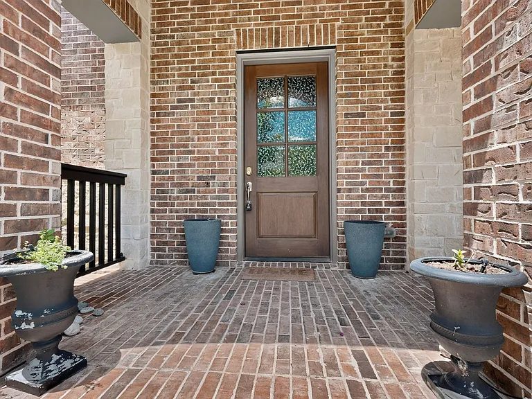 8261 Kentland Dr — Photo 4