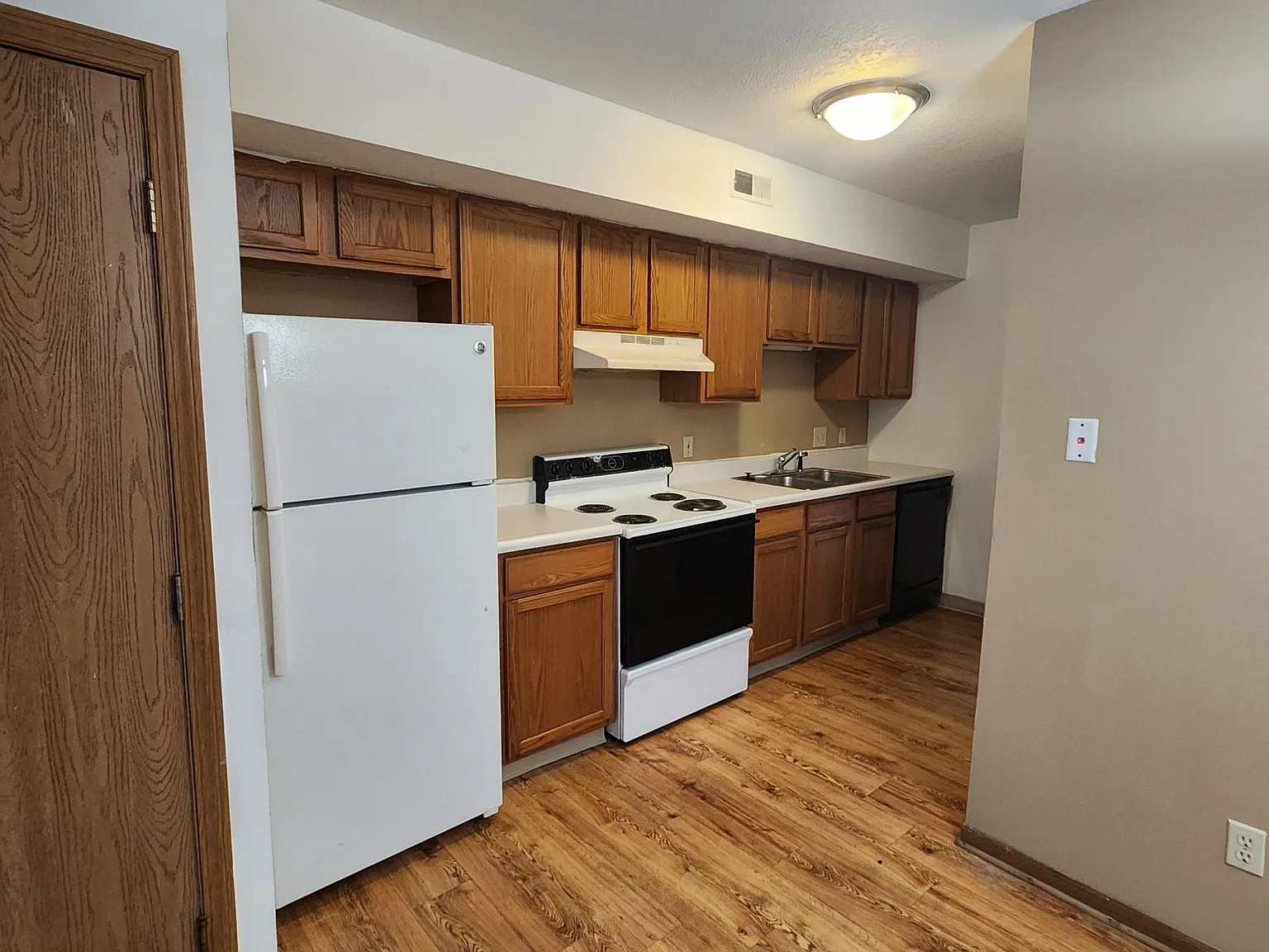 2 bed, 860 sqft, $1,150 — Photo 2
