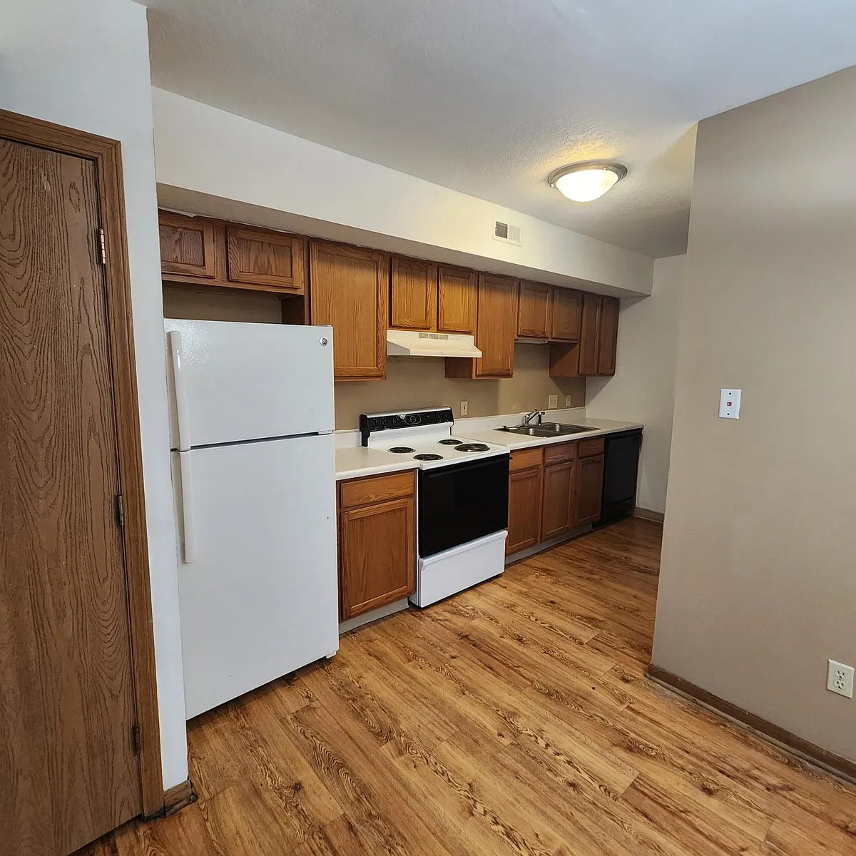 Building Photo - 5796 Briarcliff Ln #7