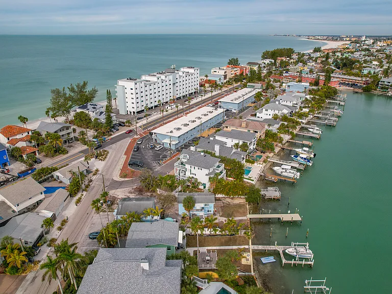 8441 Bayshore Dr #B — Photo 33