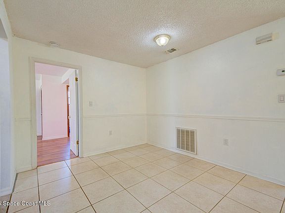 5th image of 1085 Celle Ave NW