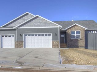 4427 Vinecliff Dr, Rapid City, SD 57703