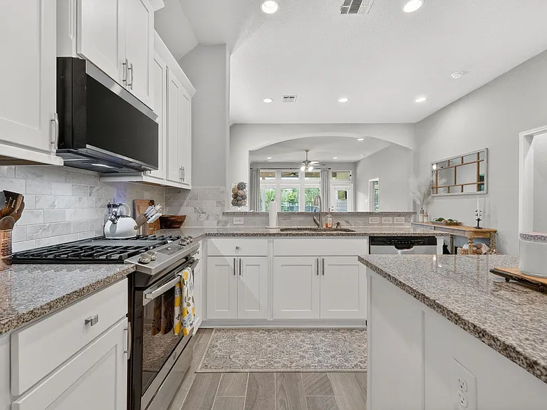 209 Lacey Oak Loop — Photo 13