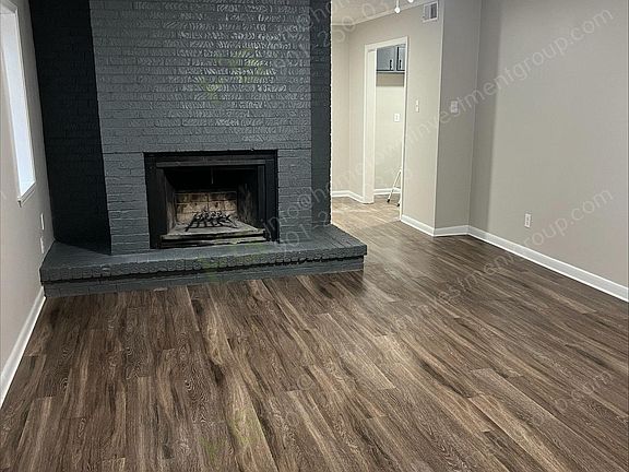 3rd image of 114 W Shadow Ln