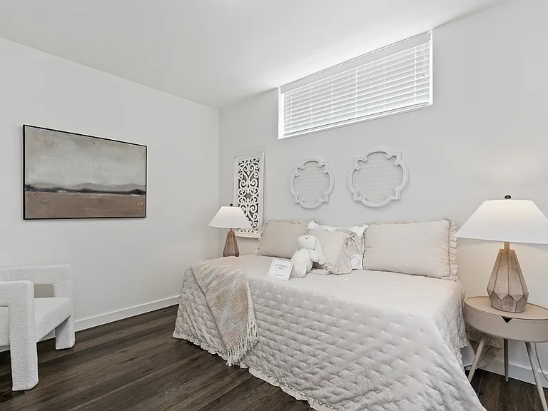 2327 E Denny Way — Photo 18