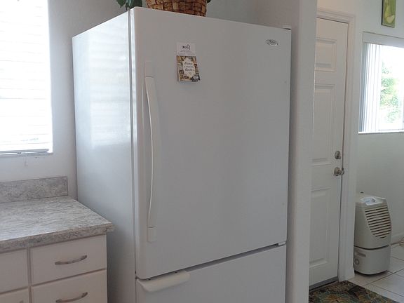5th image of 405 Ocean Park Ln