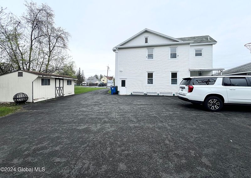 5th image of 44 Leversee Avenue