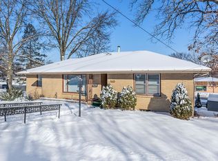 3638 Oakcrest Dr, Des Moines, IA 50310