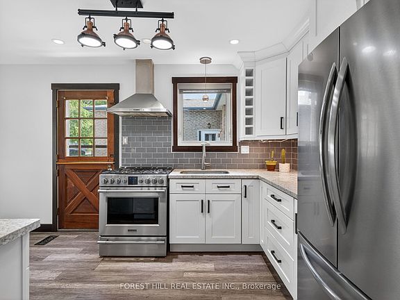 5th image of 35 Townsend Ave