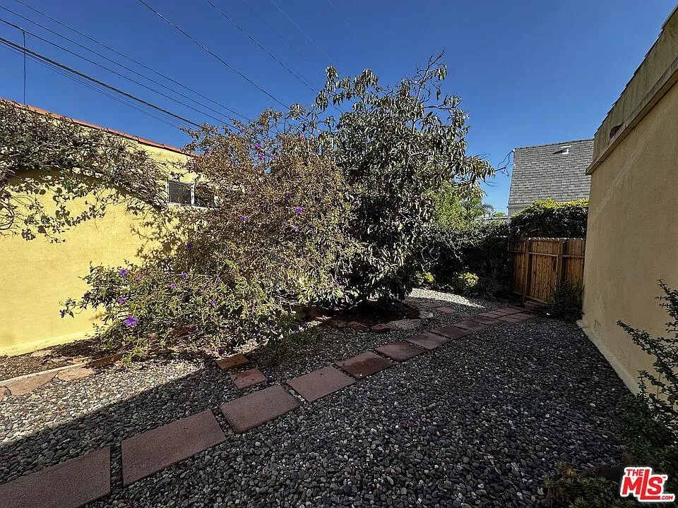 1 bed, 1.0 bath, 650 sqft, $3,200 — Photo 3