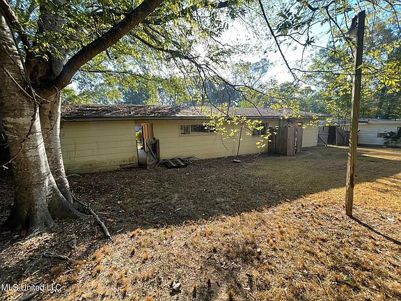 5th image of 2907 Lakewood Dr