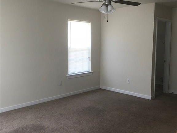 3rd image of 3117 Divine Dr