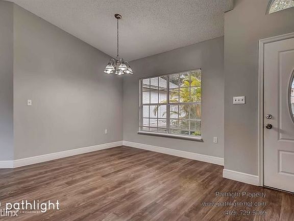 4th image of 165 White Birch Dr