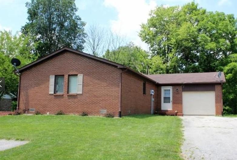 Right side of DUPLEX with garage (Yes this is a Duplex)