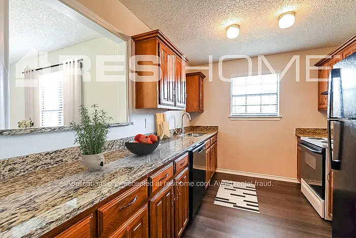 209 Madre Cir — Photo 3