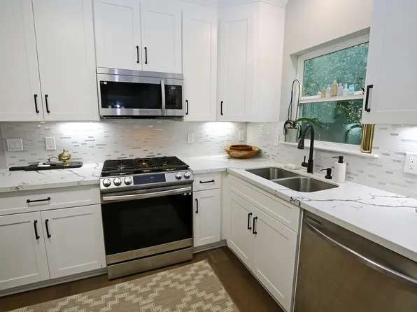 7101 2nd St, Hitchcock, TX 77563
