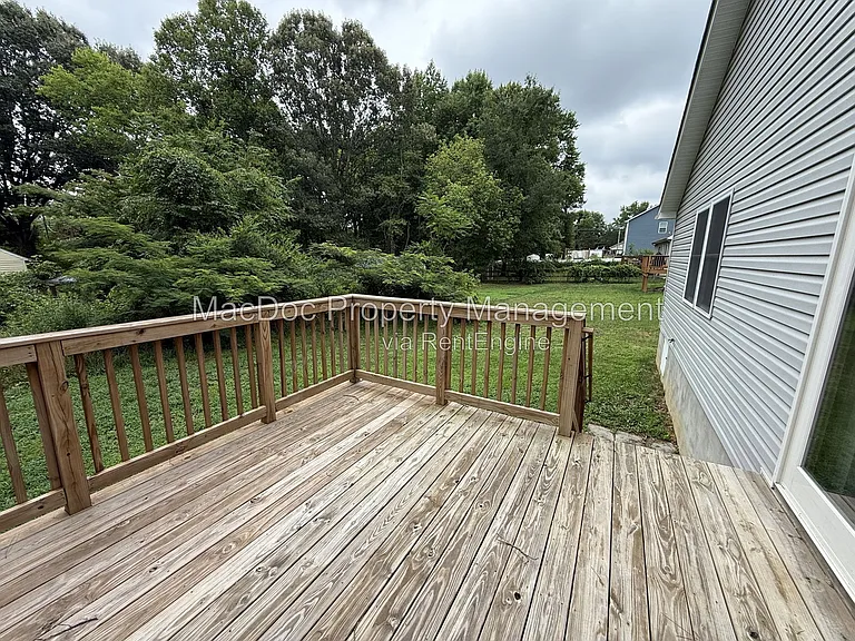 77 Lakeview Dr — Photo 34