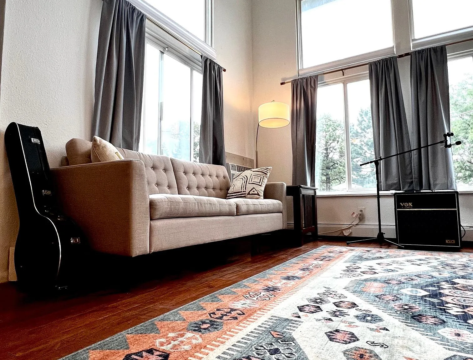 3 bed, 1340 sqft, $3,100 — Photo 1