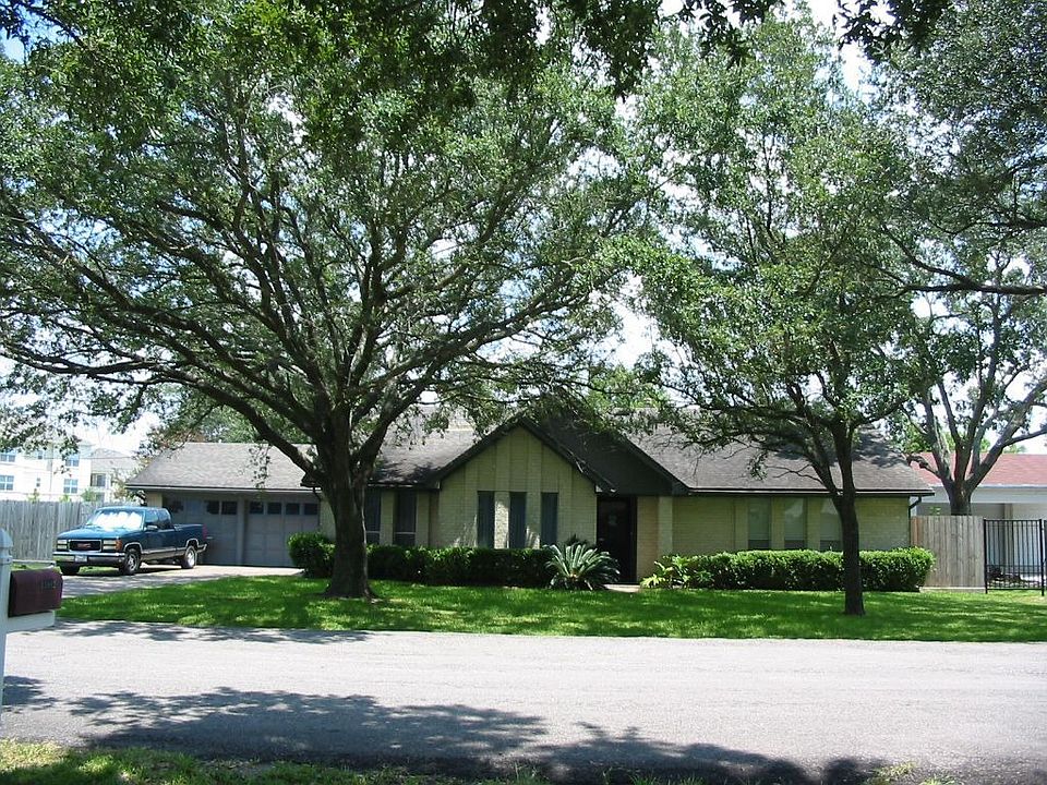 Front of home on oversized lot!!!