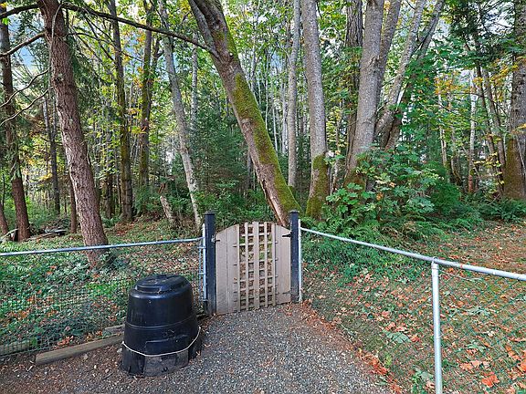 5th image of 204 Spindrift Rd