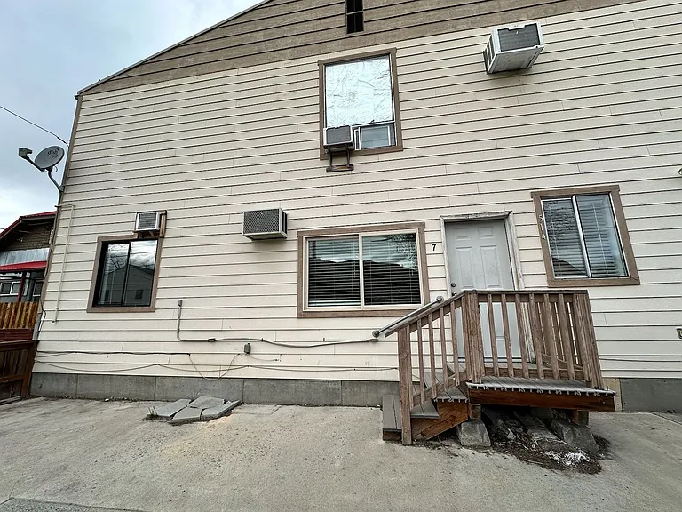 514 E Woodin Ave — Photo 9