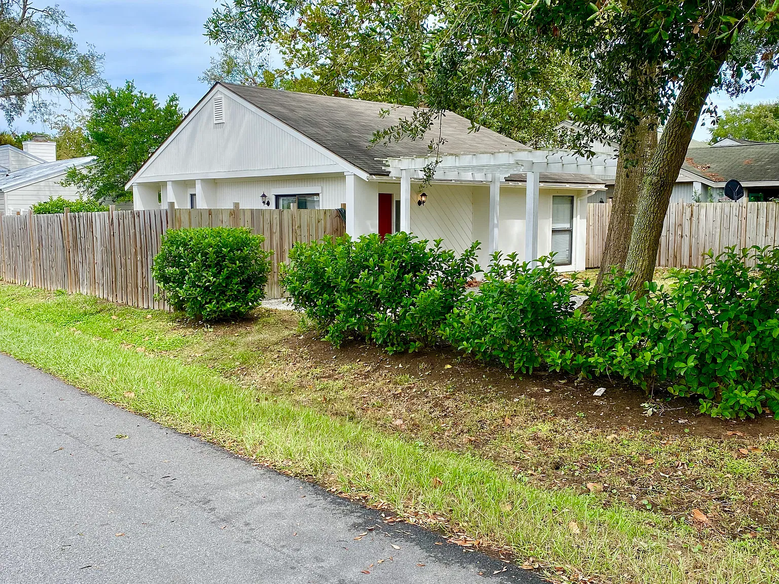 2 bed, 800 sqft, $2,300 — Photo 2