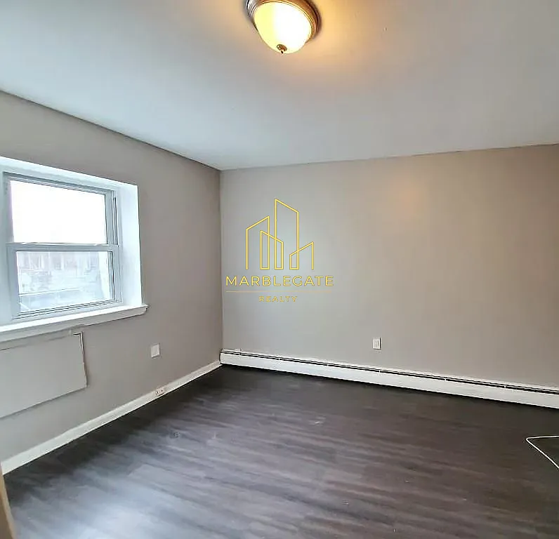 3 bed, 1050 sqft, $2,100 — Photo 2
