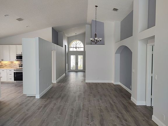 4th image of 1613 SE Ballantrae Blvd