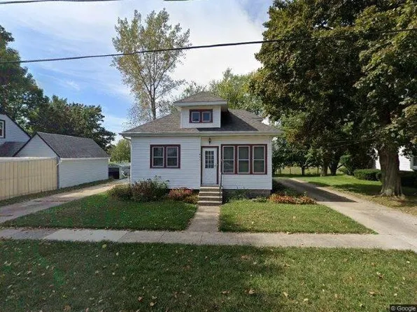 311 Prairie St, Strawberry Point, IA 52076