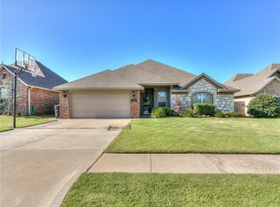 2504 SE 8th St, Moore, OK 73160