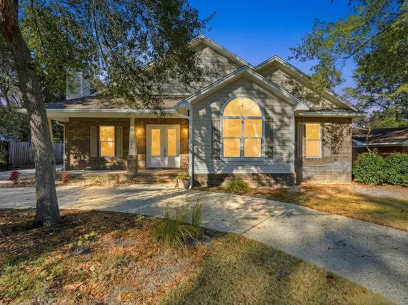 266 Florida Ave, Valparaiso, FL 32580