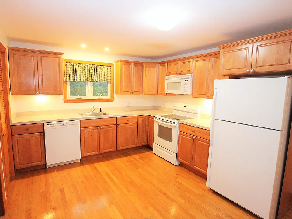 52 Westminster Ave #1