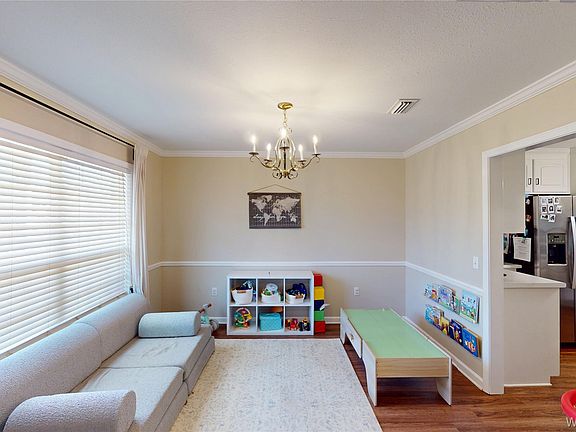 5th image of 112 Mohegan Dr