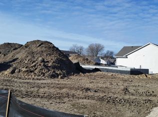 378 Maple Leaf Ln, Poplar Grove, IL 61065