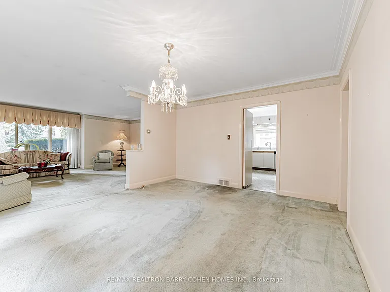 200 Cortleigh Blvd — Photo 7