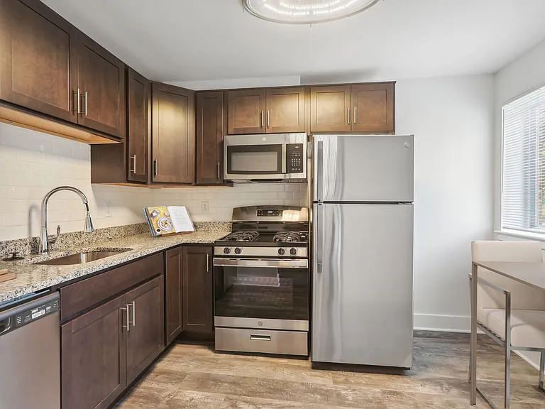 Tuscany Woods Apartments — Photo 32