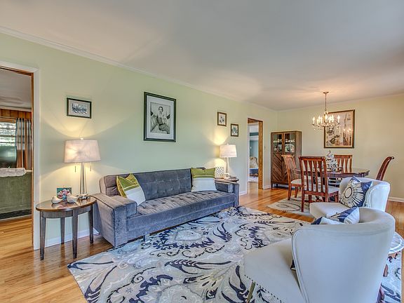 4th image of 419 Tremont Dr
