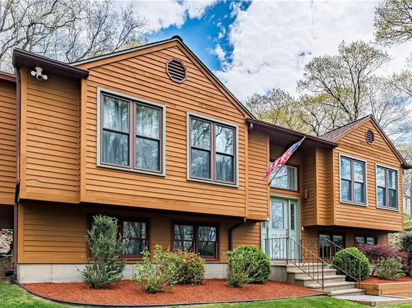 77 Lippitt Ave, Cumberland, RI 02864