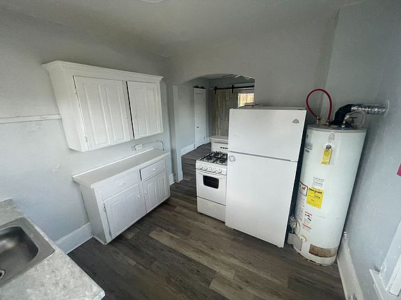 5th image of 141 S Wild Olive Ave APT 3