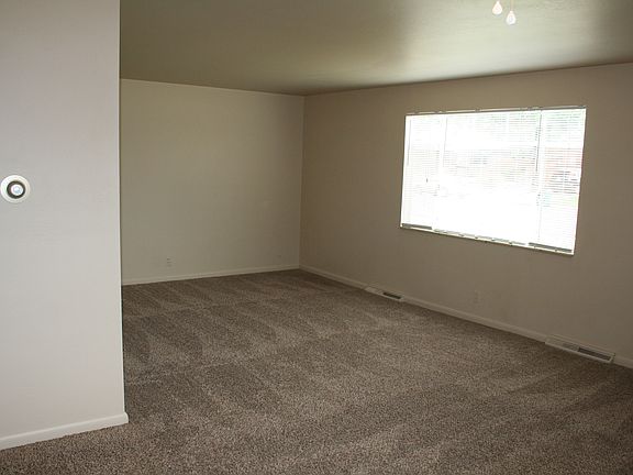5th image of 1940 Oakwood Dr