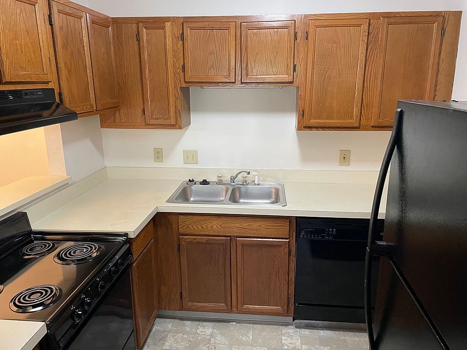 Pineview 47114761 Walma Ave SE Kentwood MI Zillow