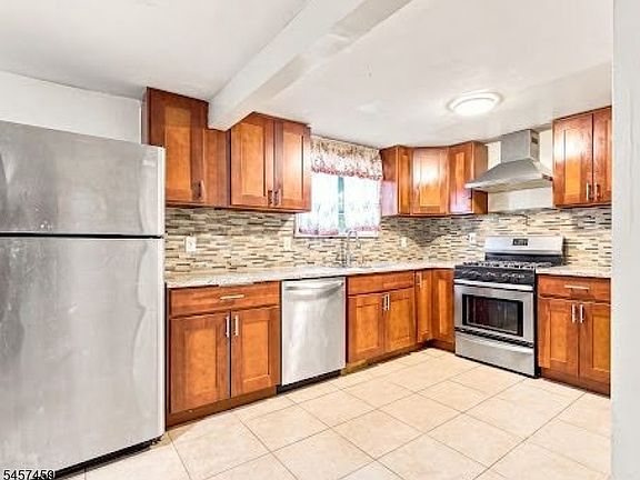 4th image of 80 Churchill Ave