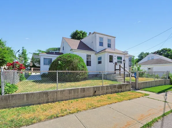 16 Lakeview St, Blackstone, MA 01504