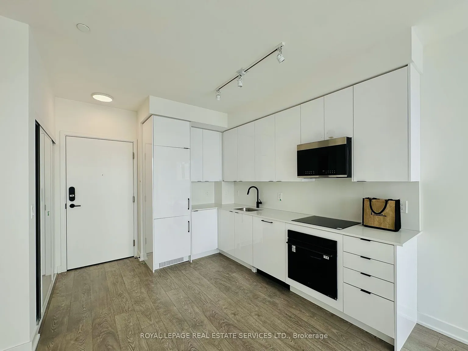 2 bed, $2,600 — Photo 3