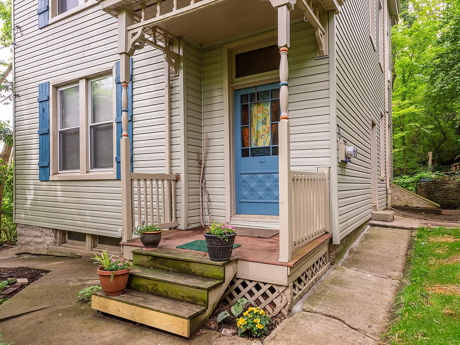 6 bed, 2400 sqft, $3,300 — Photo 4